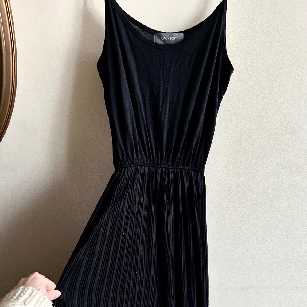 Oak + Fort Black Pleated Maxi Dress – Effortless Elegance